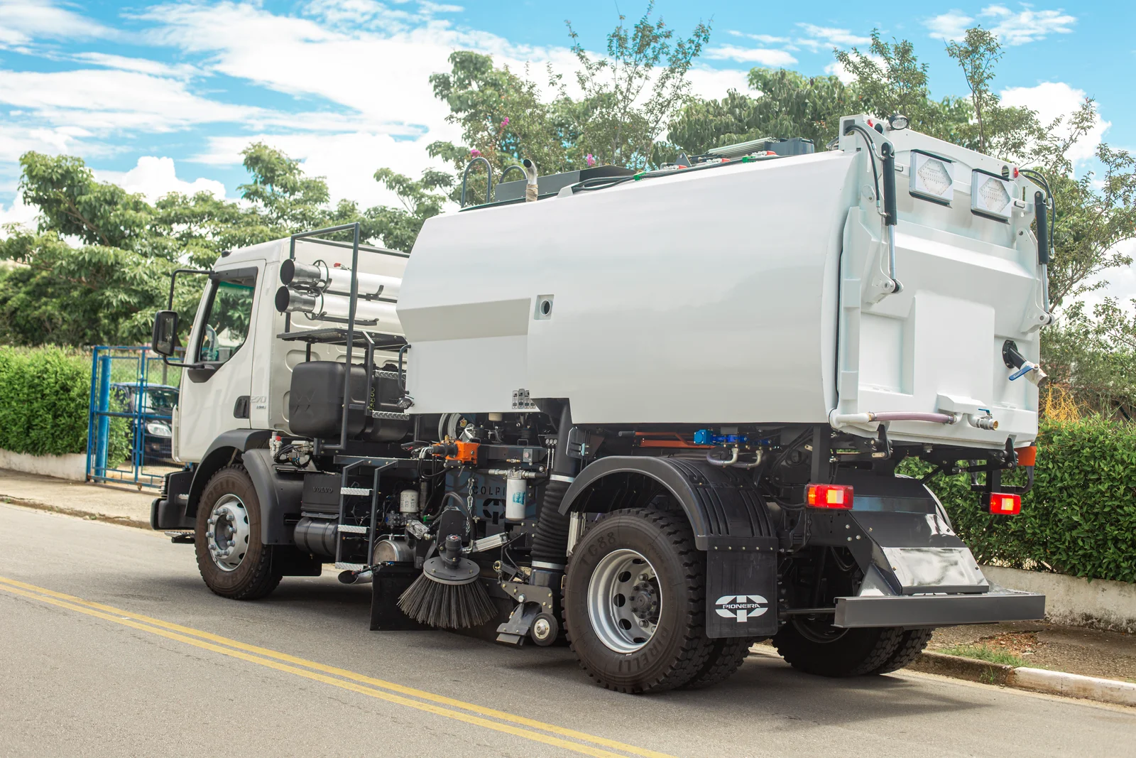 Página de produto: Caminhão Varredeira de Rua